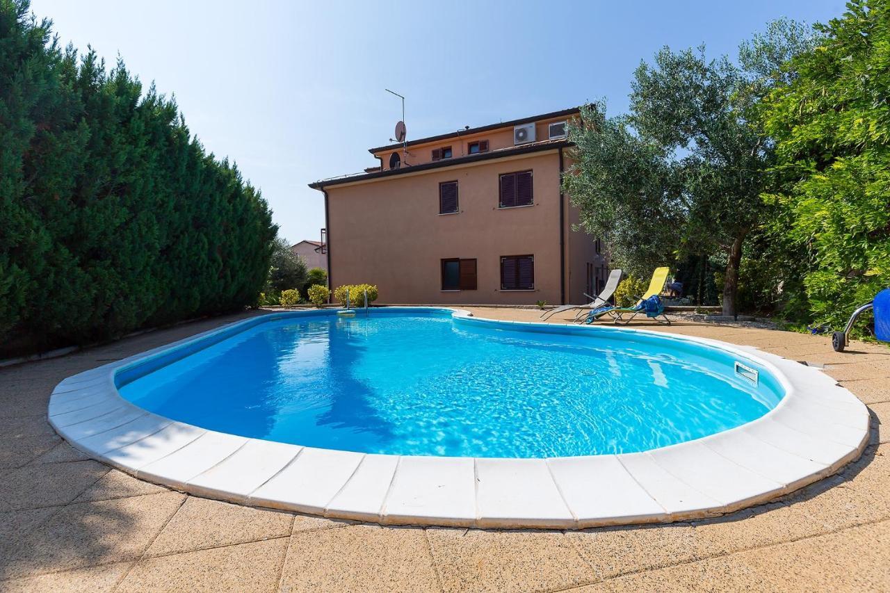 Apartments With A Swimming Pool Novigrad - 7078 Kültér fotó