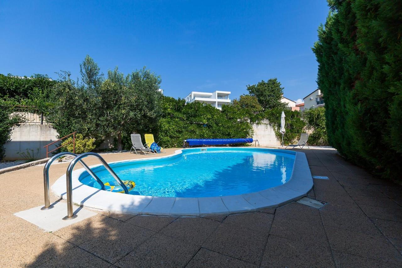 Apartments With A Swimming Pool Novigrad - 7078 Kültér fotó