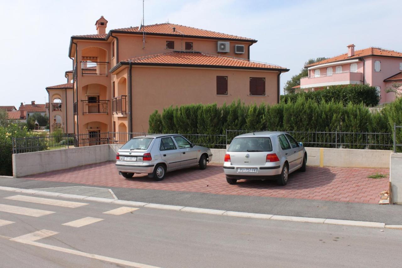 Apartments With A Swimming Pool Novigrad - 7078 Kültér fotó
