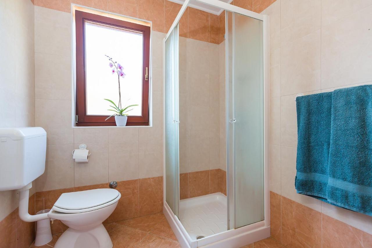 Apartments With A Swimming Pool Novigrad - 7078 Kültér fotó