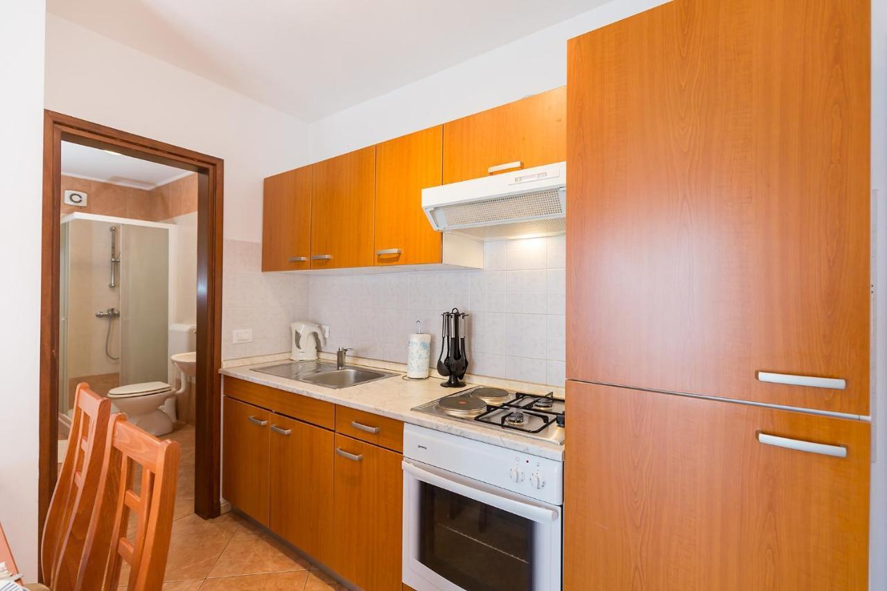 Apartments With A Swimming Pool Novigrad - 7078 Kültér fotó