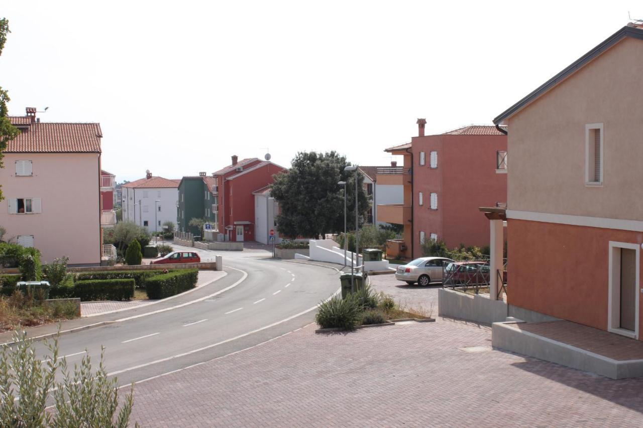 Apartments With A Swimming Pool Novigrad - 7078 Kültér fotó