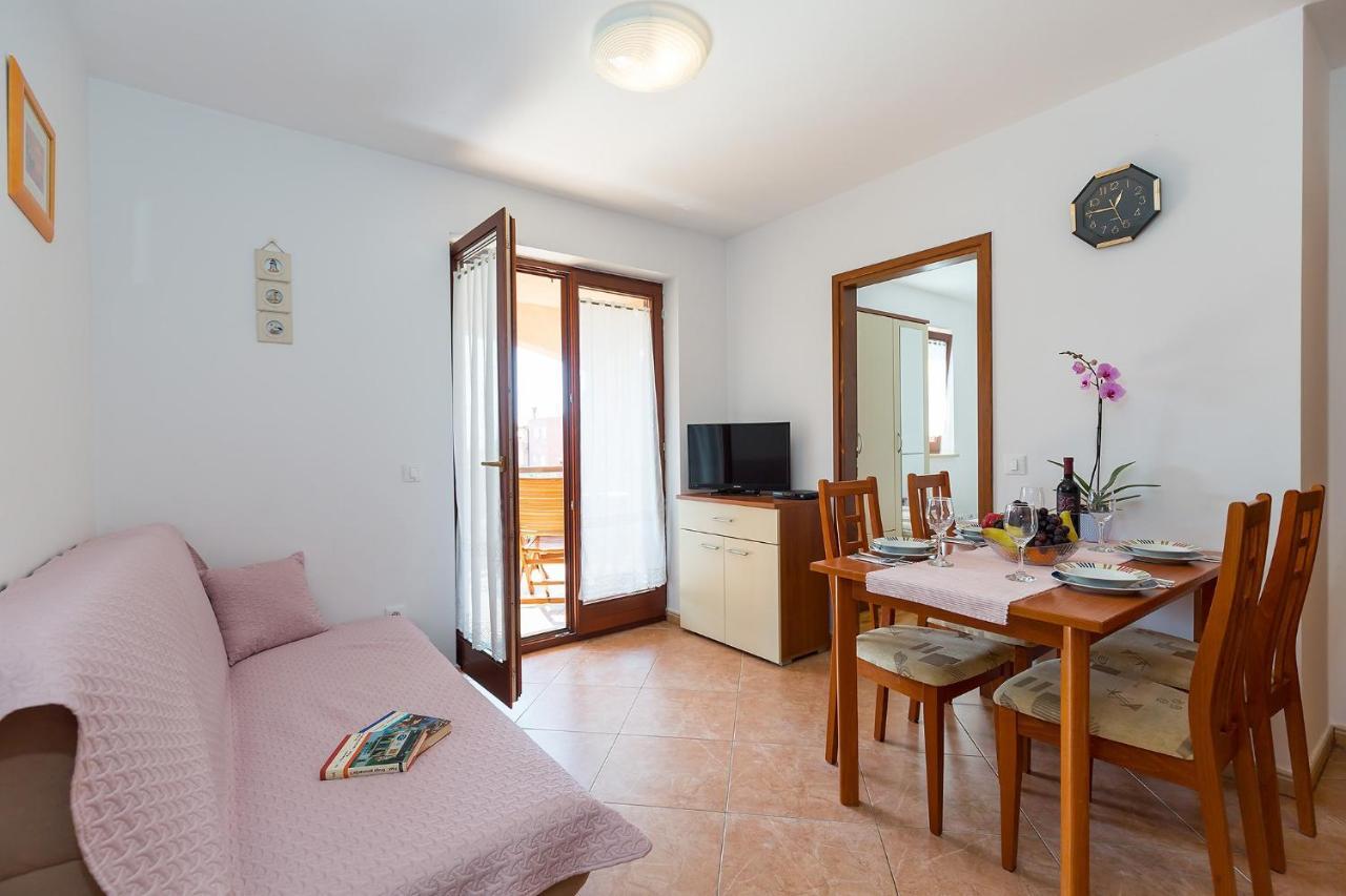 Apartments With A Swimming Pool Novigrad - 7078 Kültér fotó