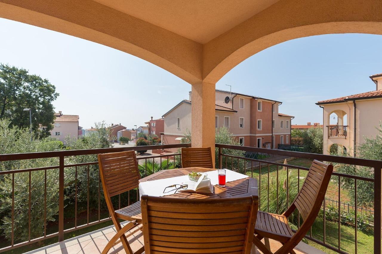 Apartments With A Swimming Pool Novigrad - 7078 Kültér fotó